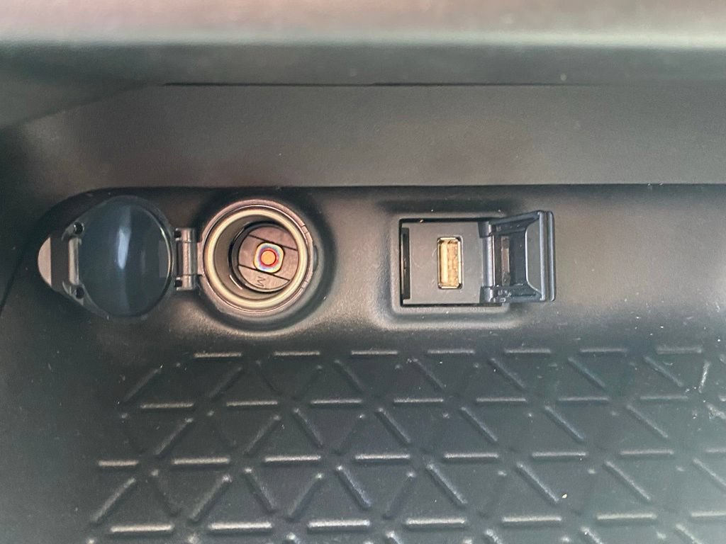 Used 2020 Toyota RAV4 XLE FWD image 18