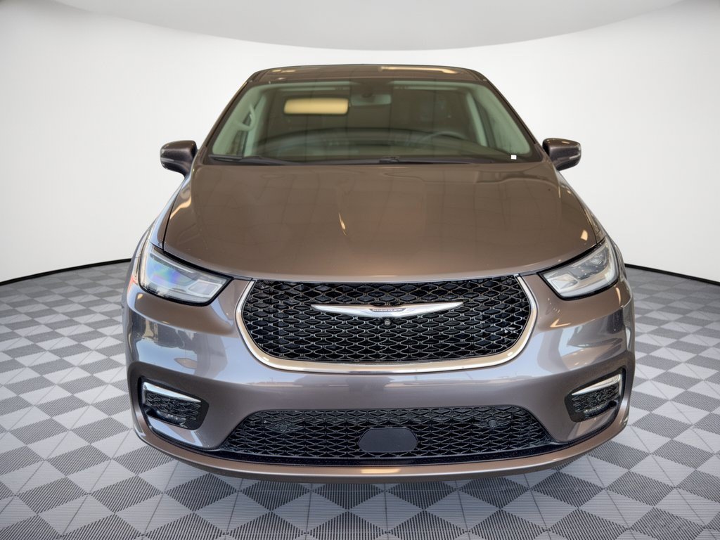 Used 2023 Chrysler Pacifica Touring-L FWD image 6