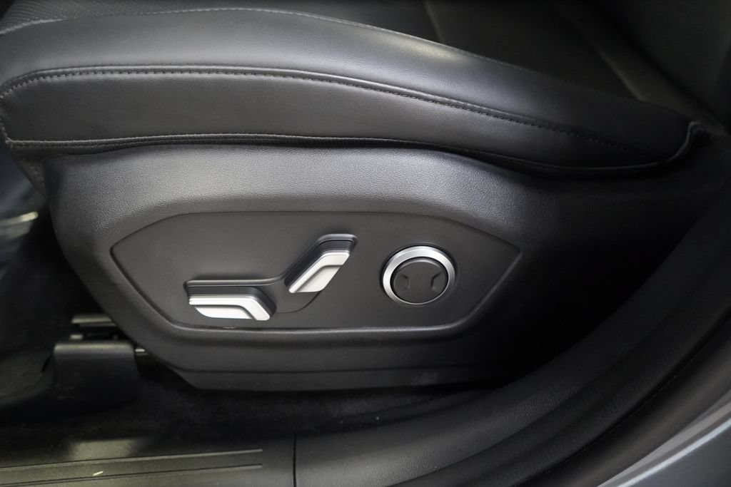 Used 2025 Hyundai Santa Fe SEL FWD image 17