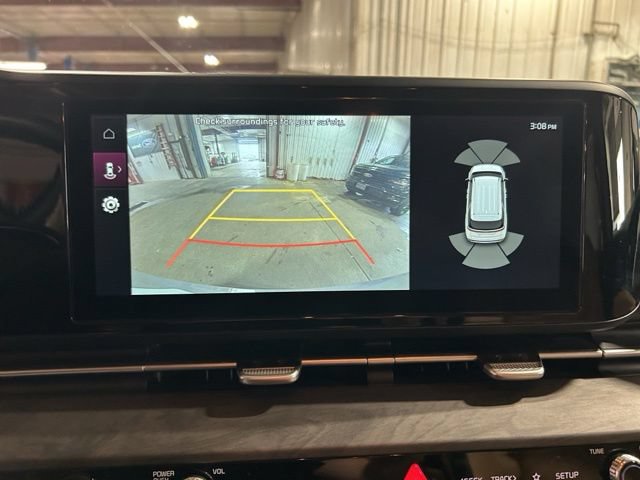 Used 2024 Kia Carnival EX FWD image 14
