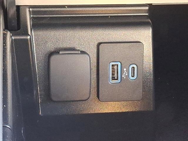 Certified 2022 Ford Explorer XLT w/ Equipment Group 202A image 25