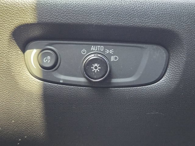 Used 2023 Chevrolet Traverse LT FWD image 21