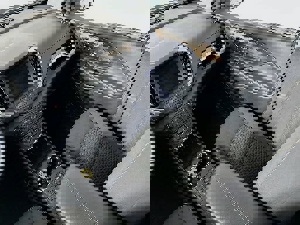 Used 2021 GMC Terrain SLE w/ Driver Convenience Package image 11