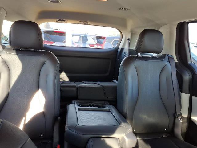 Used 2023 Kia Carnival LX image 22