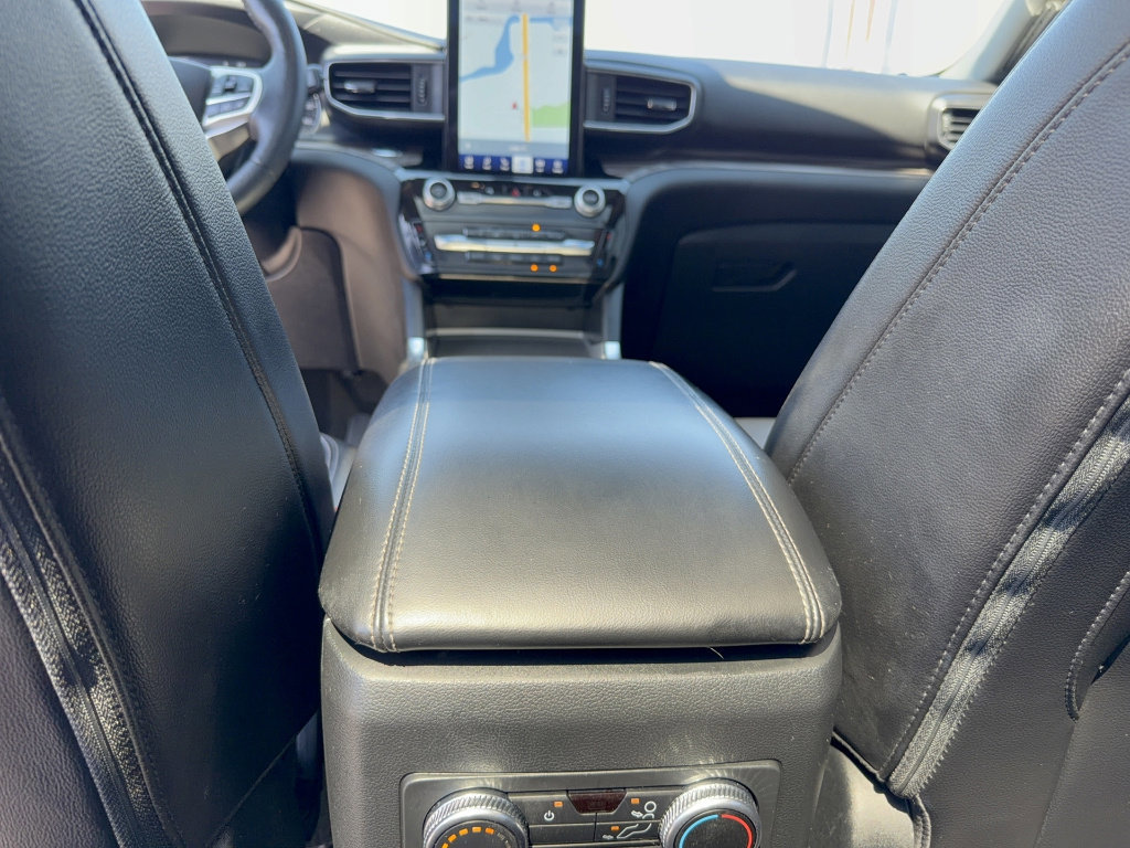 Certified 2023 Ford Explorer Limited w/ Limited Technology Package image 32