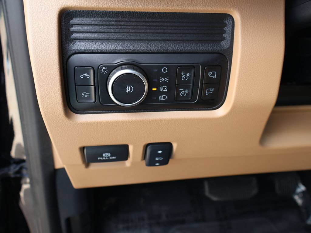 Certified 2025 Ford F250 Lariat w/ Black Appearance Package AWD/4WD image 23