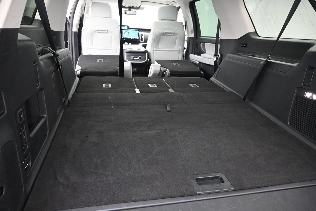 Certified 2025 Ford Expedition Max Platinum w/ Driver's Package AWD/4WD image 11
