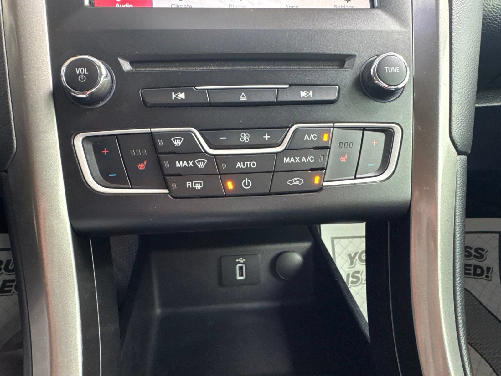 Certified 2018 Ford Fusion SE w/ Fusion SE Technology Package FWD image 31