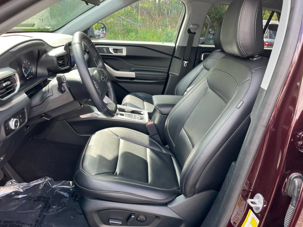 Certified 2022 Ford Explorer XLT w/ Equipment Group 202A AWD/4WD image 9