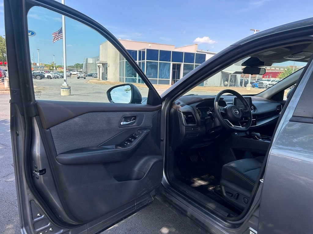 Used 2022 Nissan Rogue SV FWD image 10