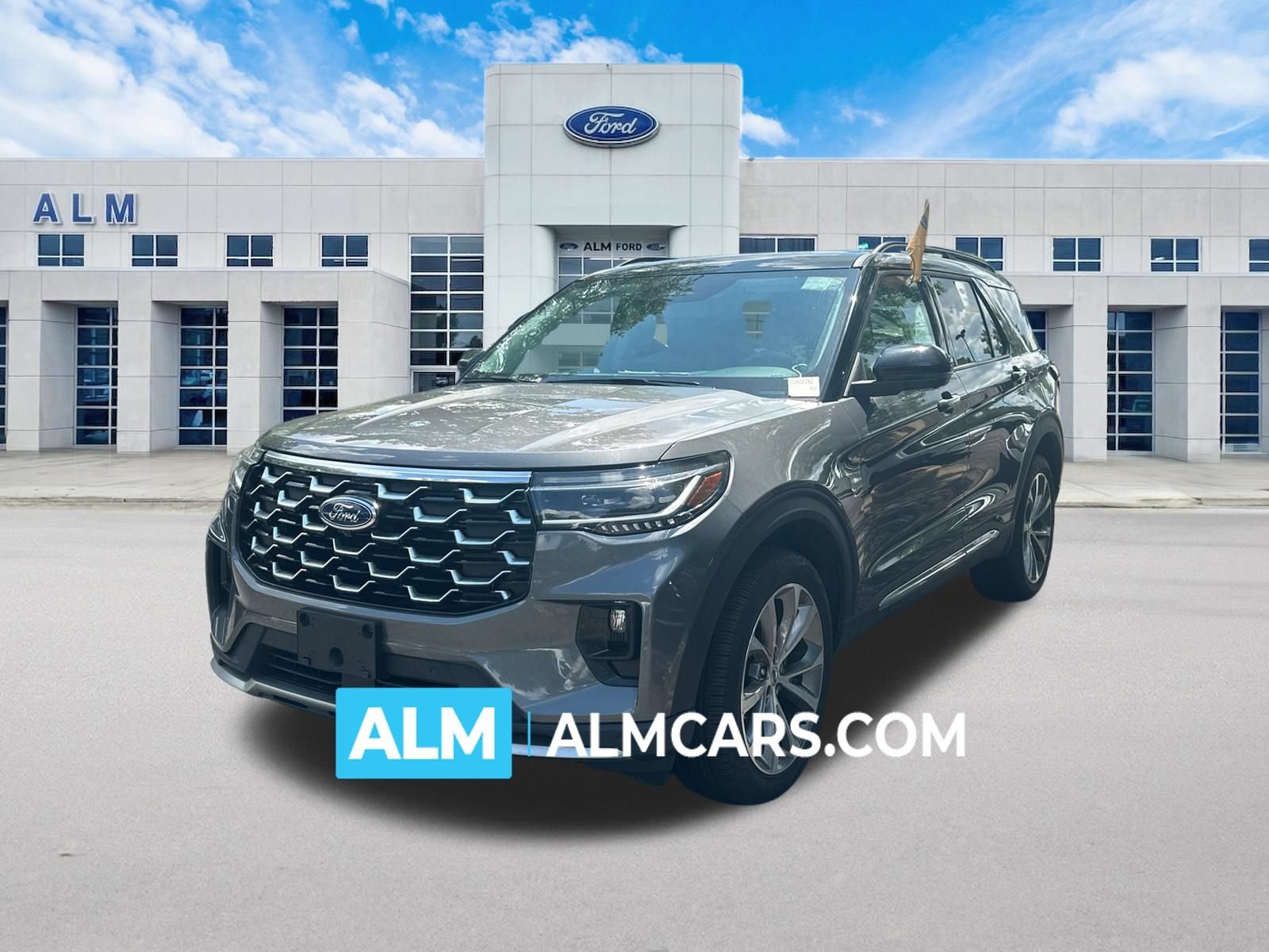 Certified 2025 Ford Explorer Platinum w/ Ultimate Package AWD/4WD image 1