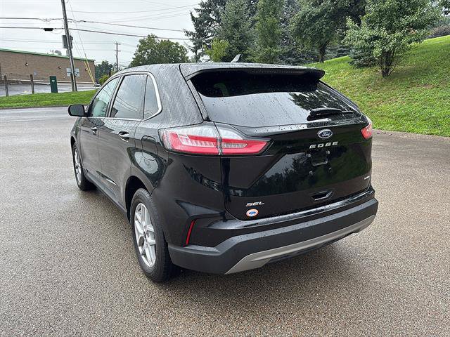 Certified 2023 Ford Edge SEL w/ Convenience Package AWD/4WD image 2