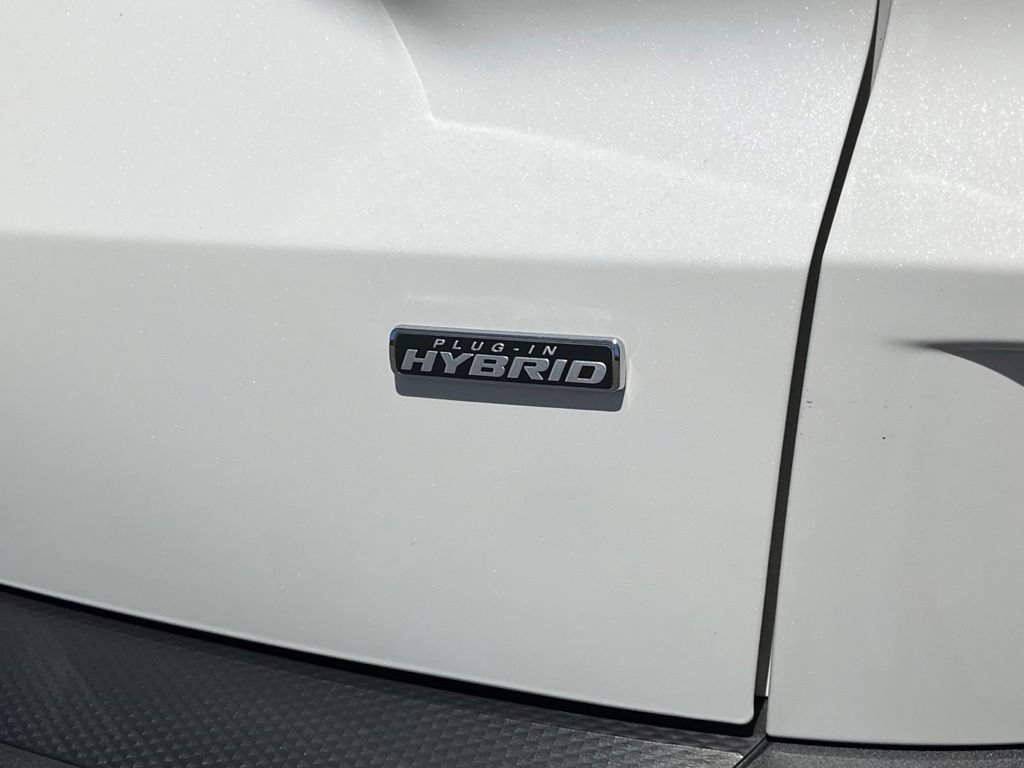 Certified 2024 Ford Escape SE w/ PHEV Premium Package FWD image 17