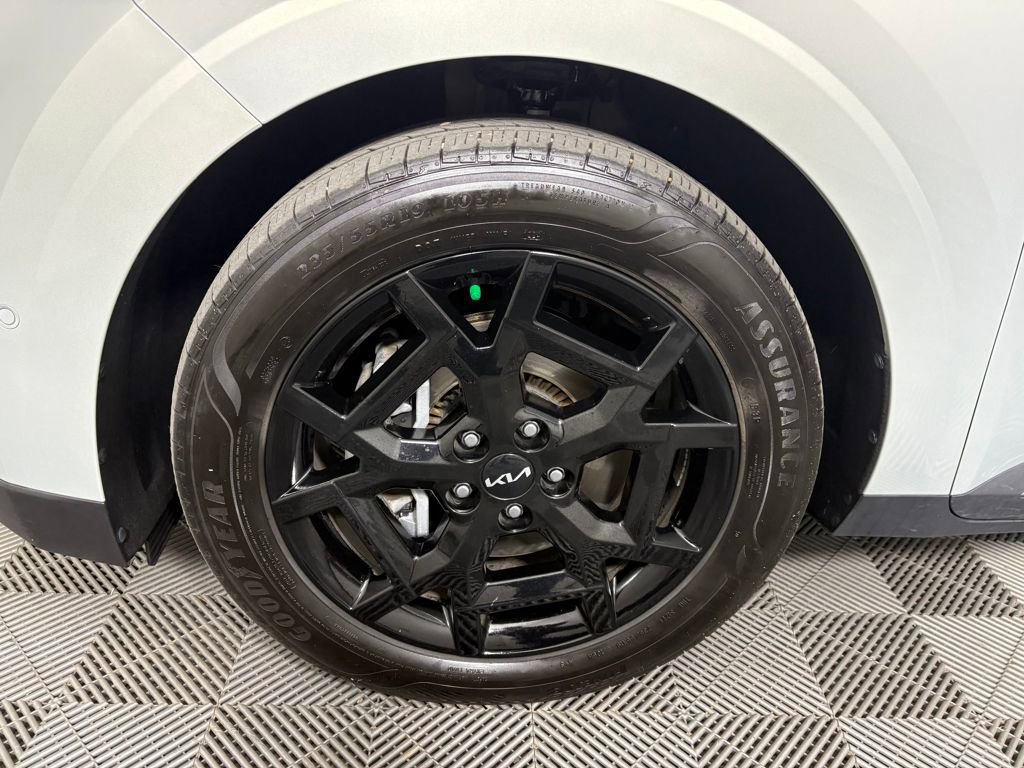 Used 2025 Kia Carnival SX image 11