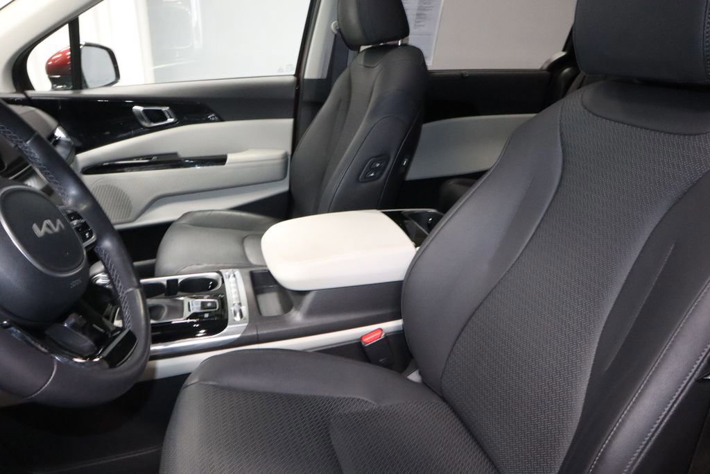 Used 2024 Kia Carnival SX Prestige image 25