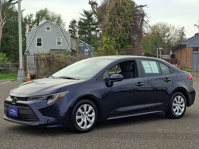Used 2024 Toyota Corolla LE FWD image 3