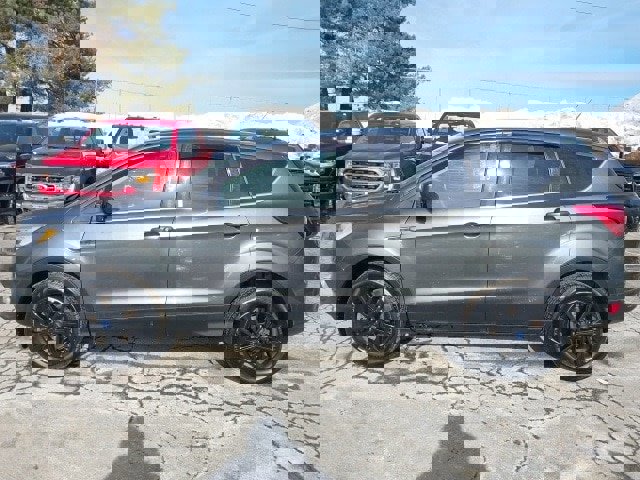 Certified 2019 Ford Escape SE image 2