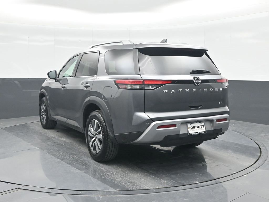 Used 2025 Nissan Pathfinder SL image 4