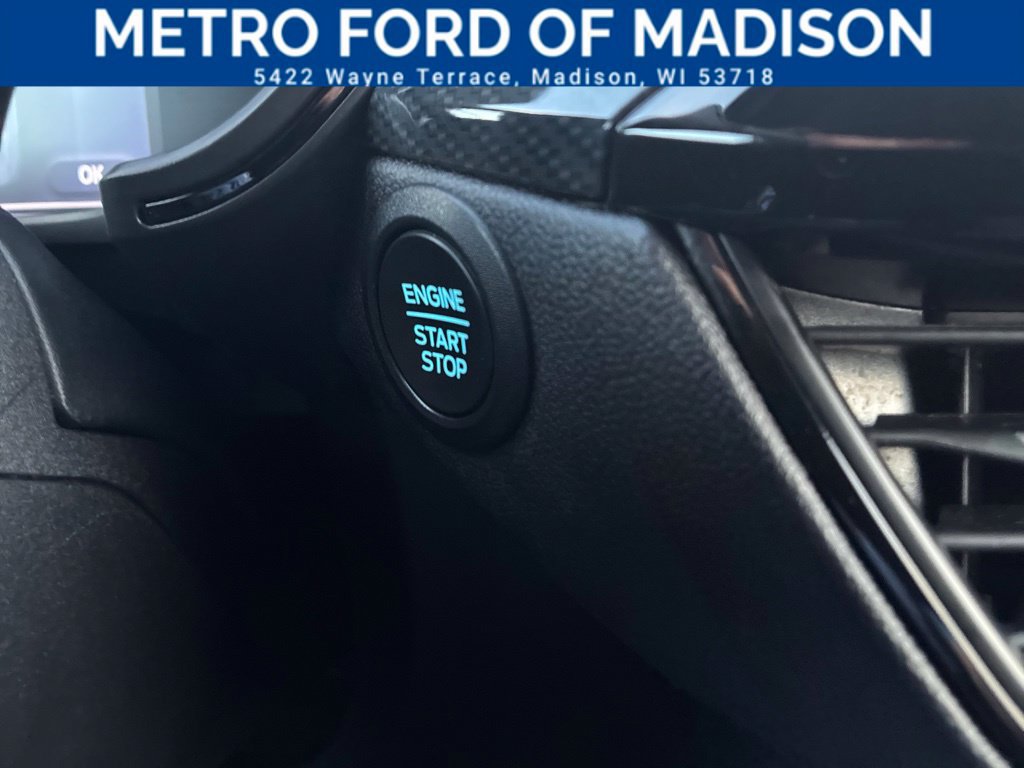 Certified 2025 Ford Escape ST-Line AWD/4WD image 30