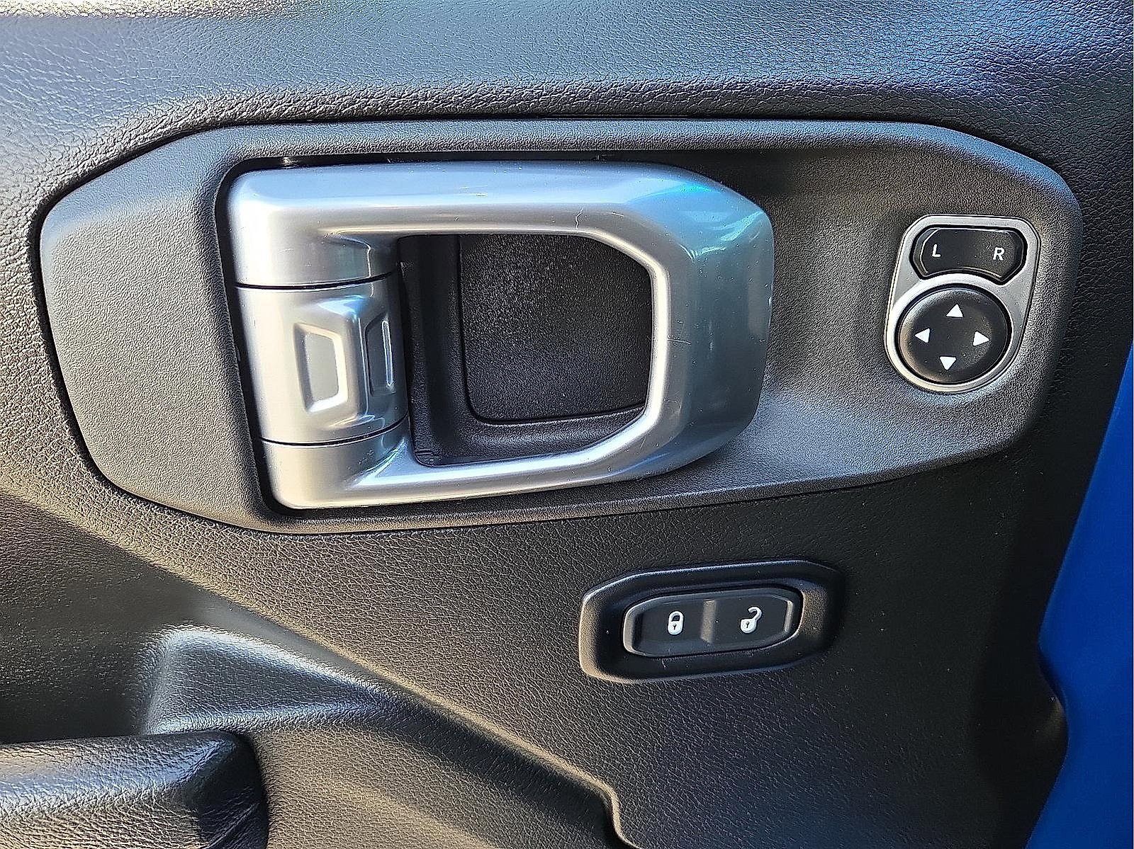 Used 2024 Jeep Wrangler Willys image 13