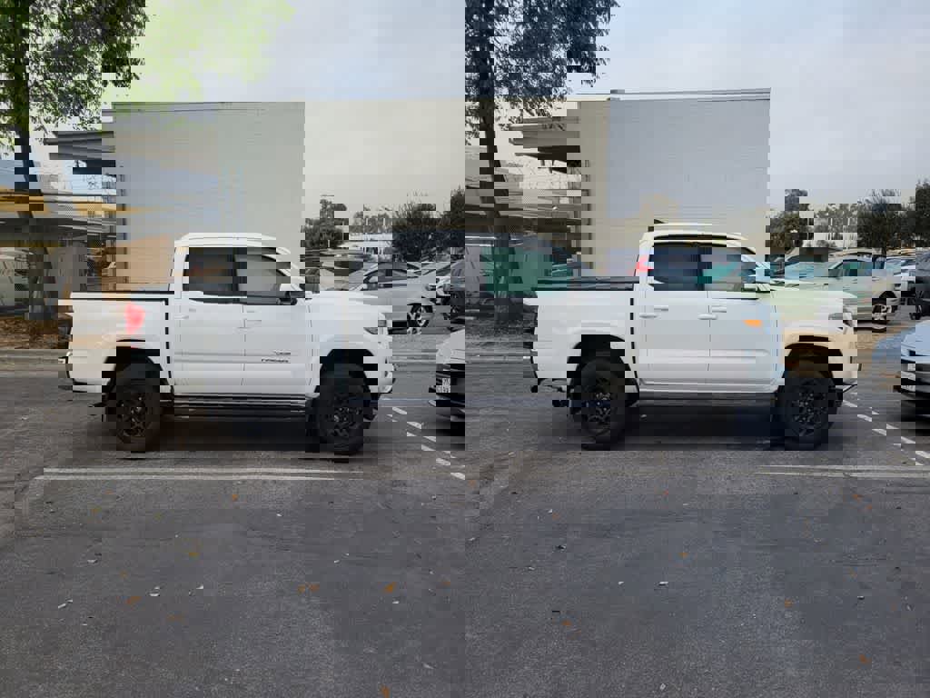 Used 2019 Toyota Tacoma SR5 image 9