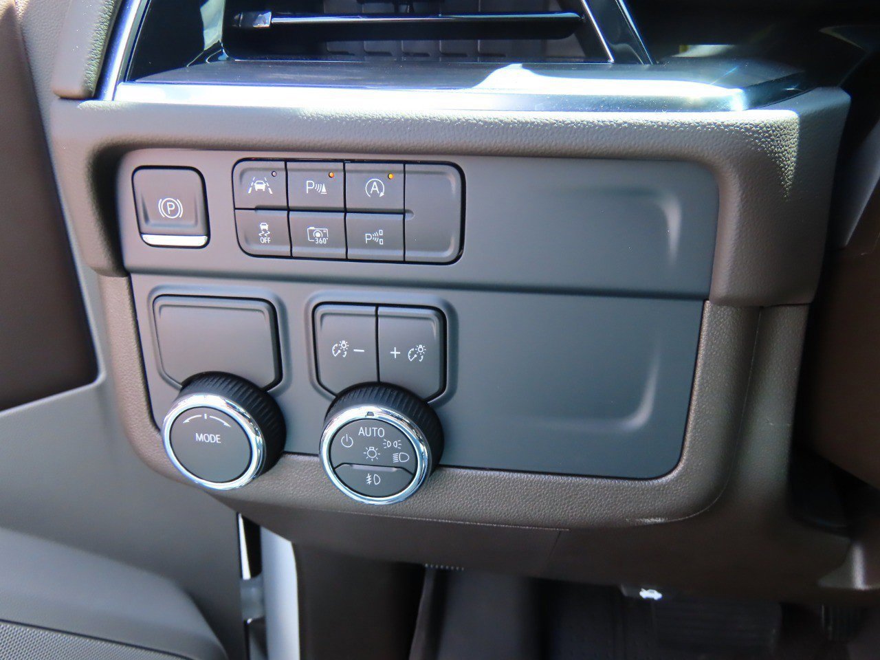 Used 2026 Chevrolet Tahoe LT w/ Comfort Package image 26