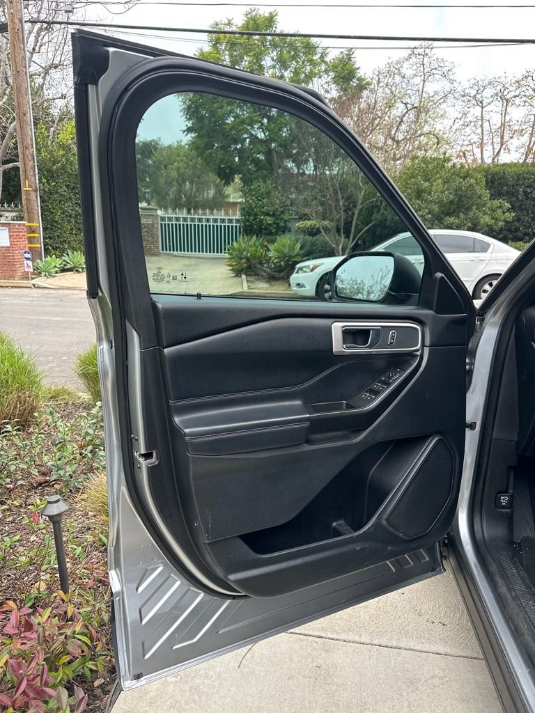 Certified 2020 Ford Explorer XLT w/ Equipment Group 202A image 15