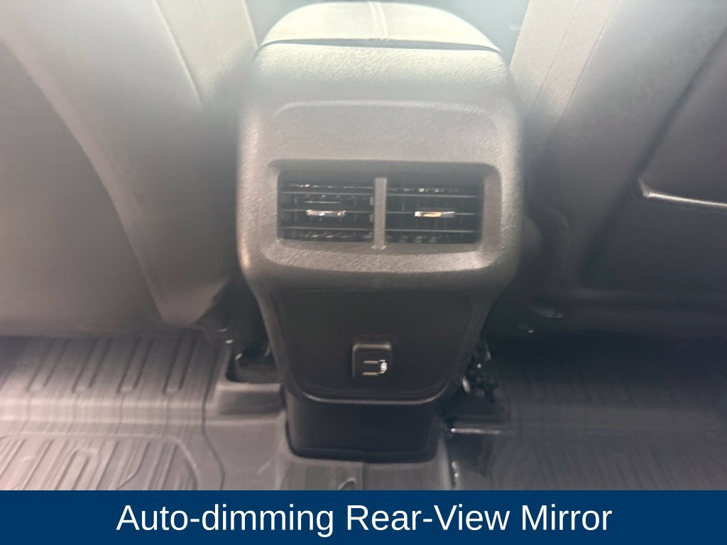 Used 2024 GMC Terrain SLE w/ Driver Convenience Package FWD image 18