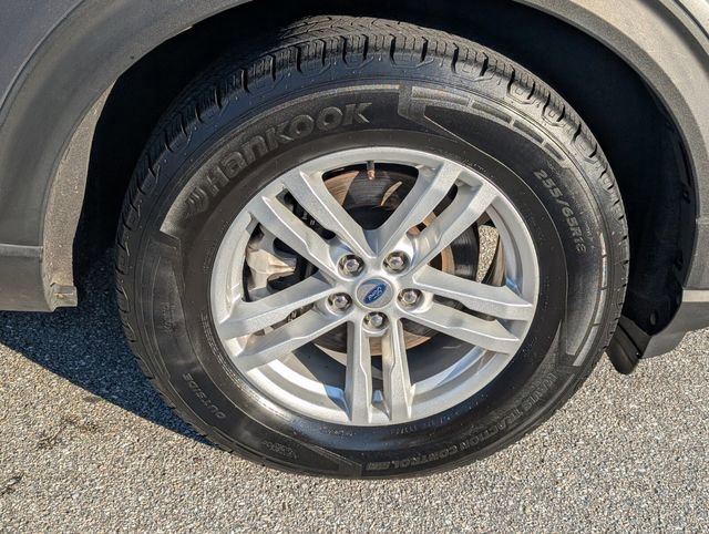 Certified 2022 Ford Explorer XLT w/ Equipment Group 202A image 18