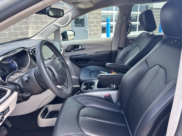 Used 2024 Chrysler Pacifica Limited FWD image 11