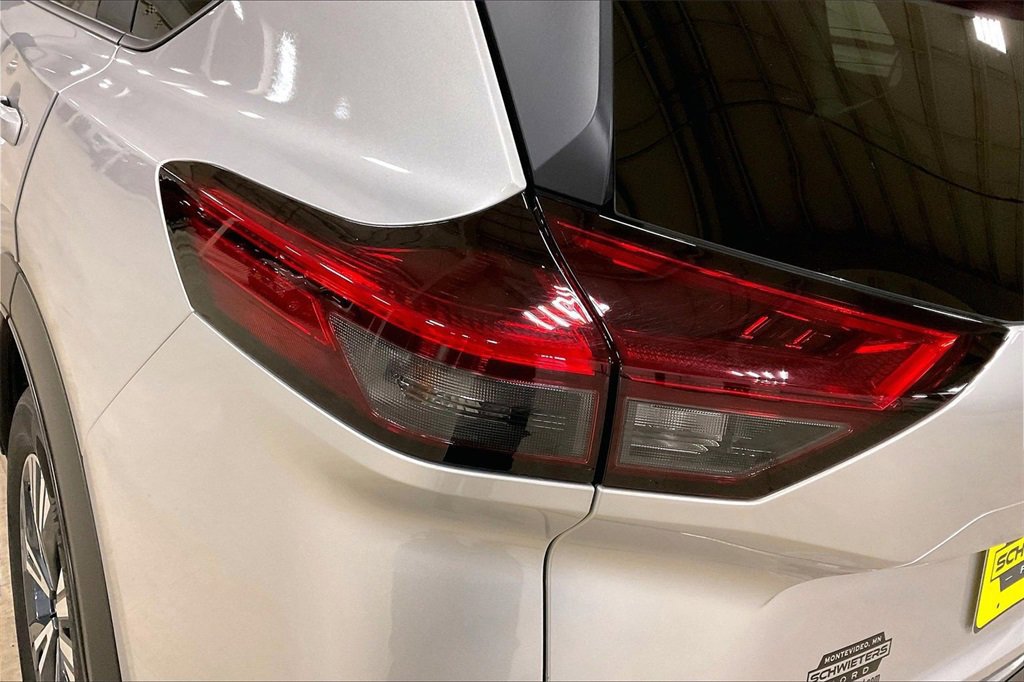 Used 2023 Nissan Rogue SV w/ SV Premium Package image 28