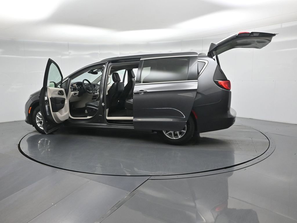 Used 2020 Chrysler Voyager Lxi image 38