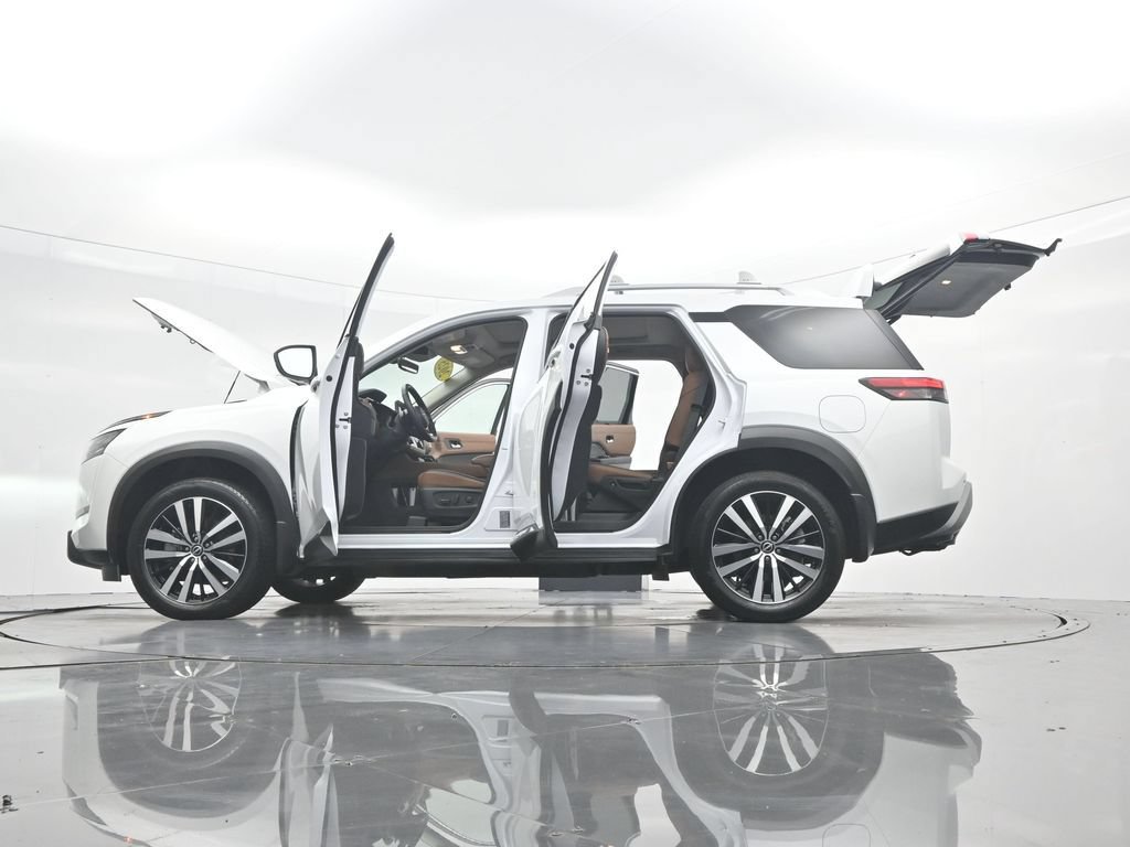 Used 2025 Nissan Pathfinder Platinum FWD image 54