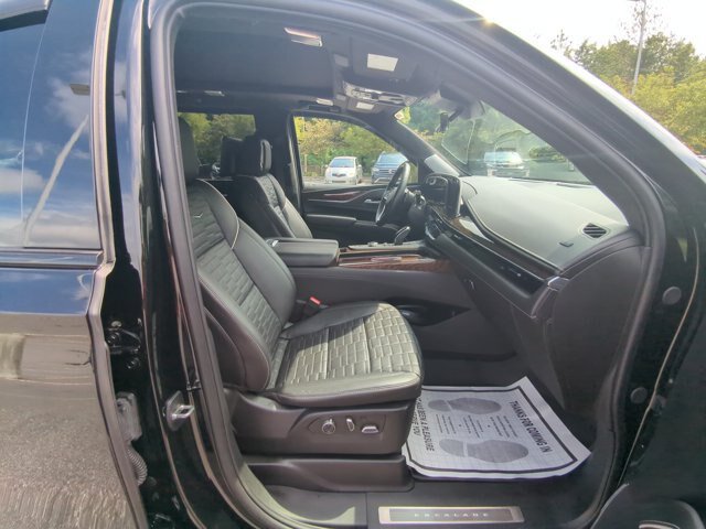 Used 2024 Cadillac Escalade ESV Sport Platinum w/ LPO, ONYX Package AWD/4WD image 31