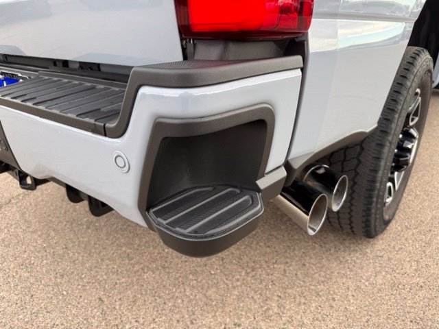 Certified 2025 Ford F350 Platinum w/ FX4 Off-Road Package AWD/4WD image 8