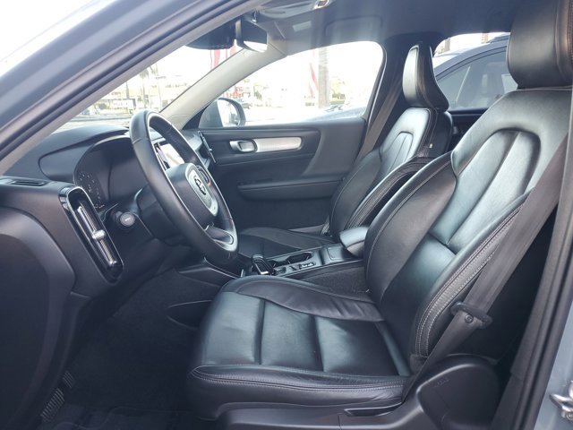 Used 2021 Volvo XC40 T5 Momentum w/ Protection Package Premier image 14