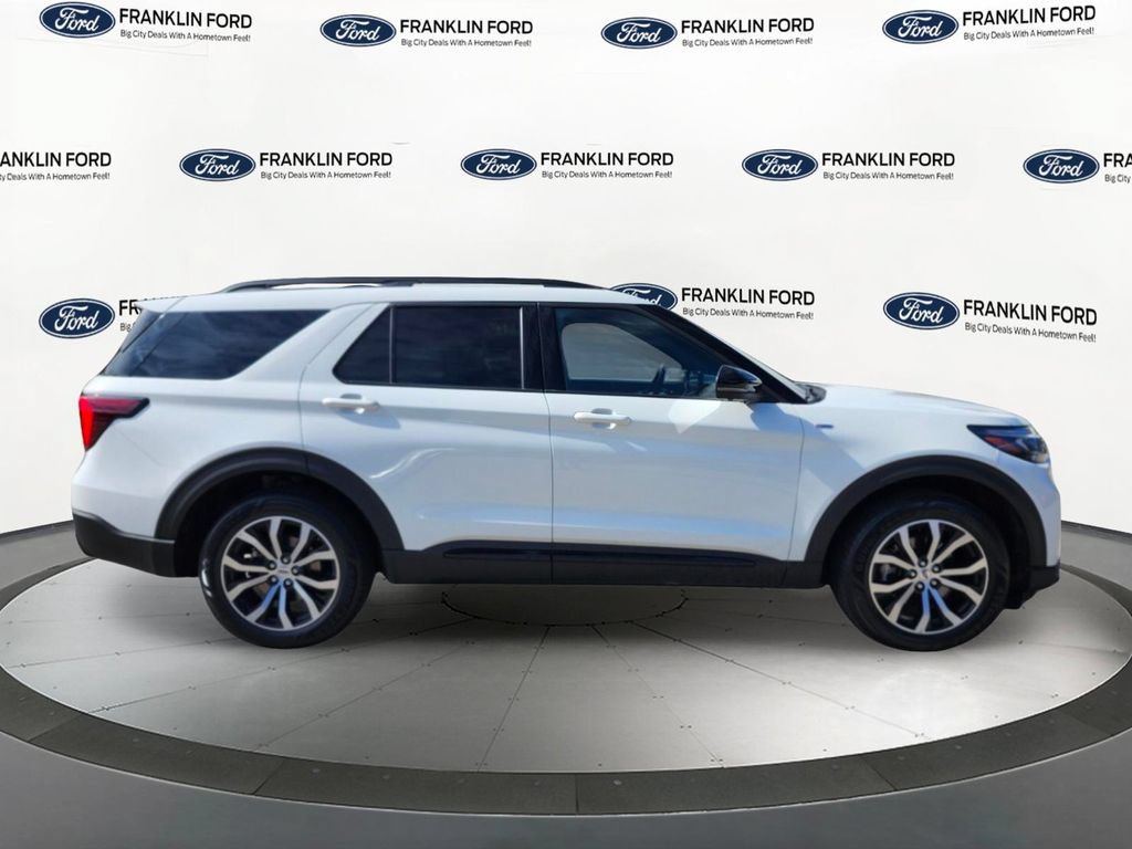 Certified 2025 Ford Explorer ST-Line AWD/4WD image 6