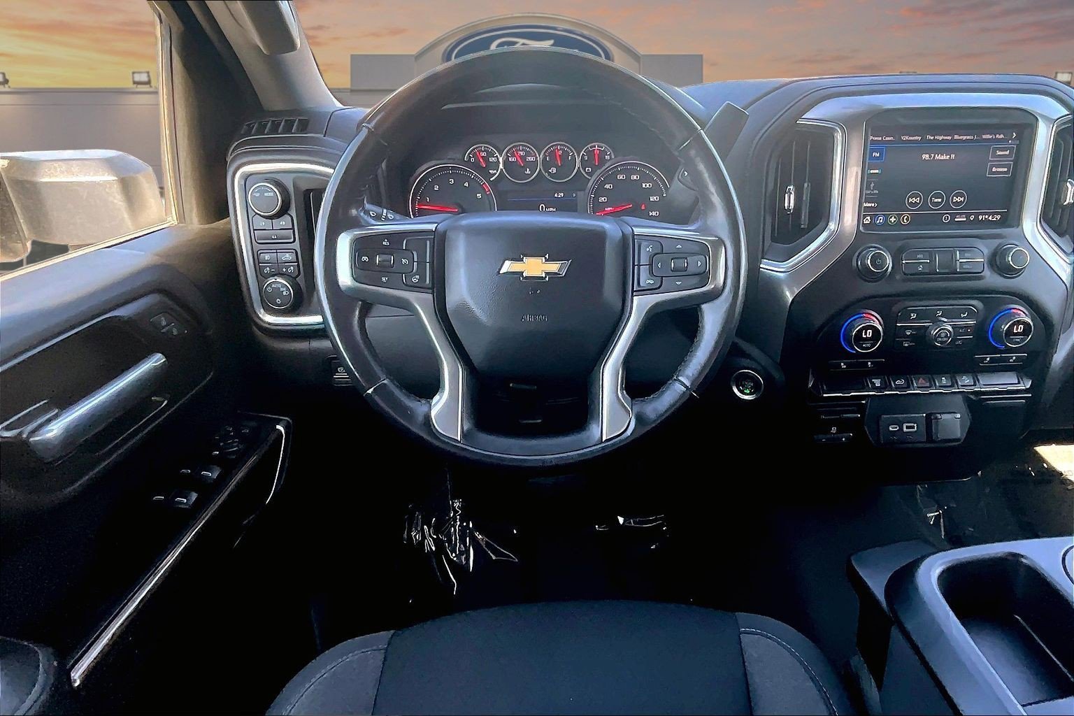 Used 2022 Chevrolet Silverado 2500 LT w/ Convenience Package AWD/4WD image 5