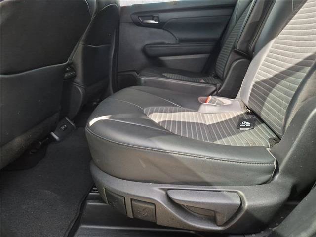 Used 2021 Toyota Highlander XSE FWD image 15