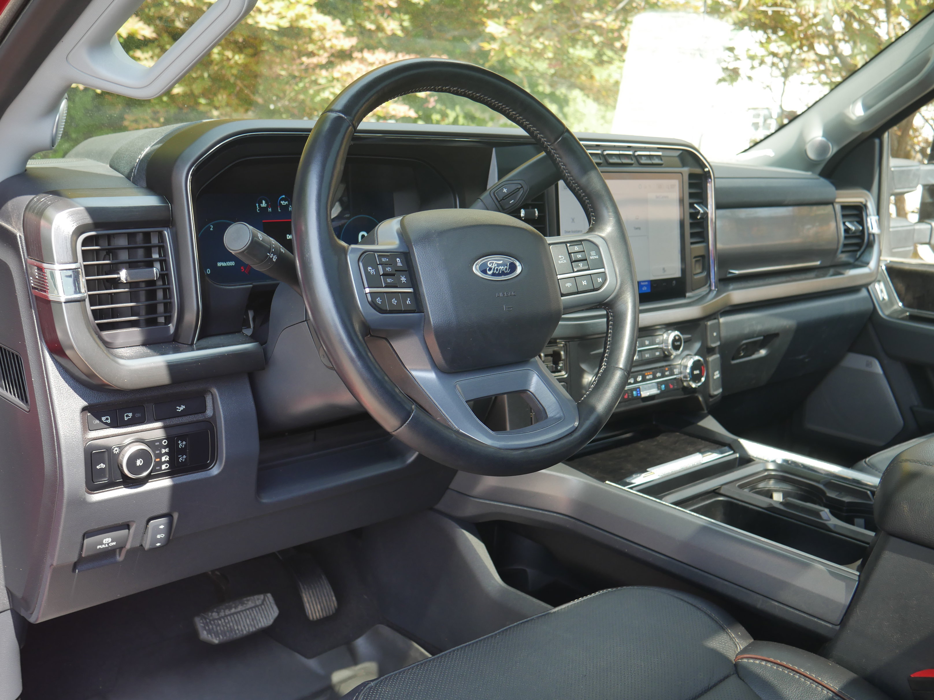 Certified 2024 Ford F250 Lariat w/ Lariat Ultimate Package AWD/4WD image 4