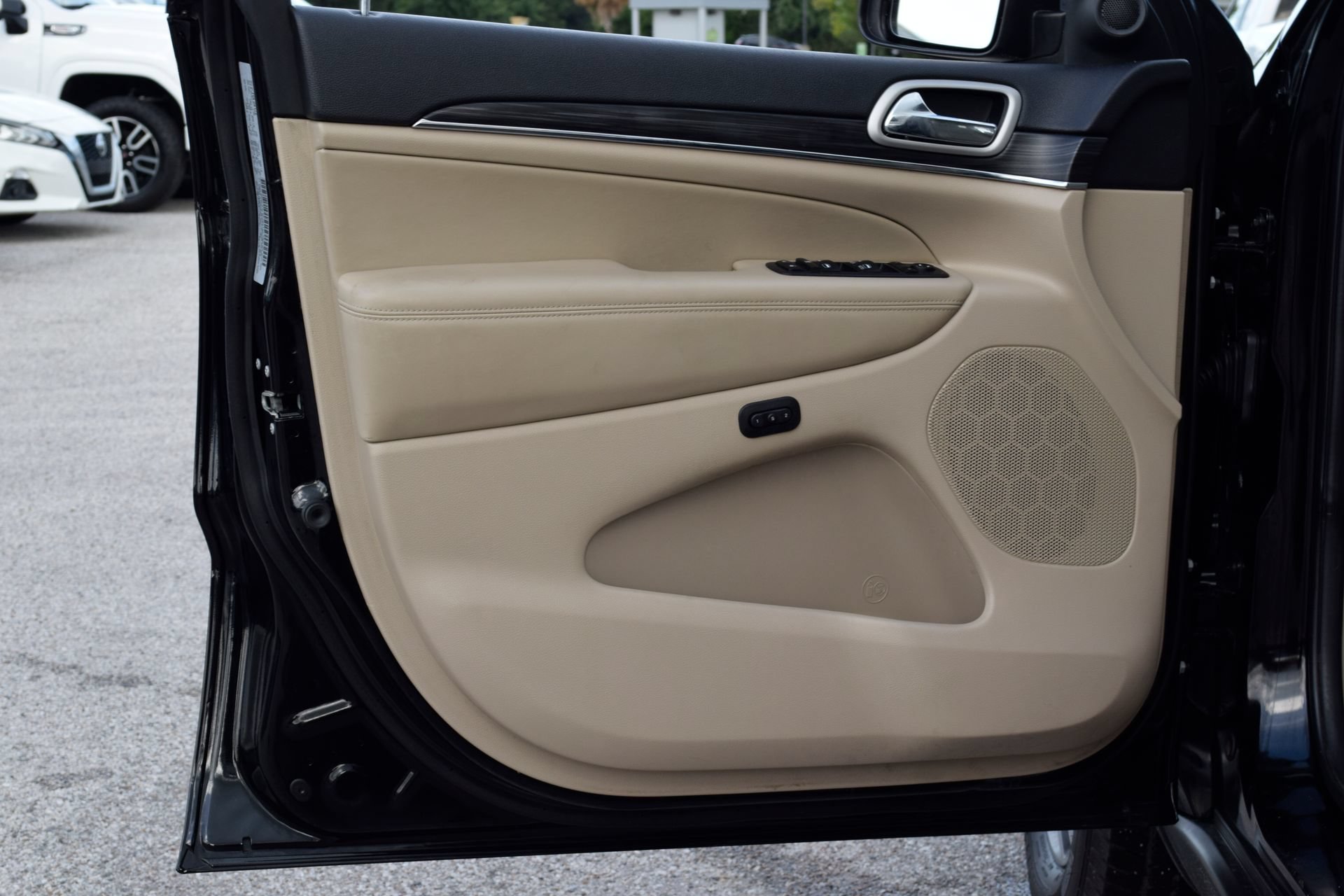 Used 2020 Jeep Grand Cherokee Limited AWD/4WD image 14