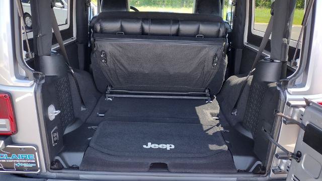 Used 2017 Jeep Wrangler Sahara w/ Connectivity Group AWD/4WD image 25