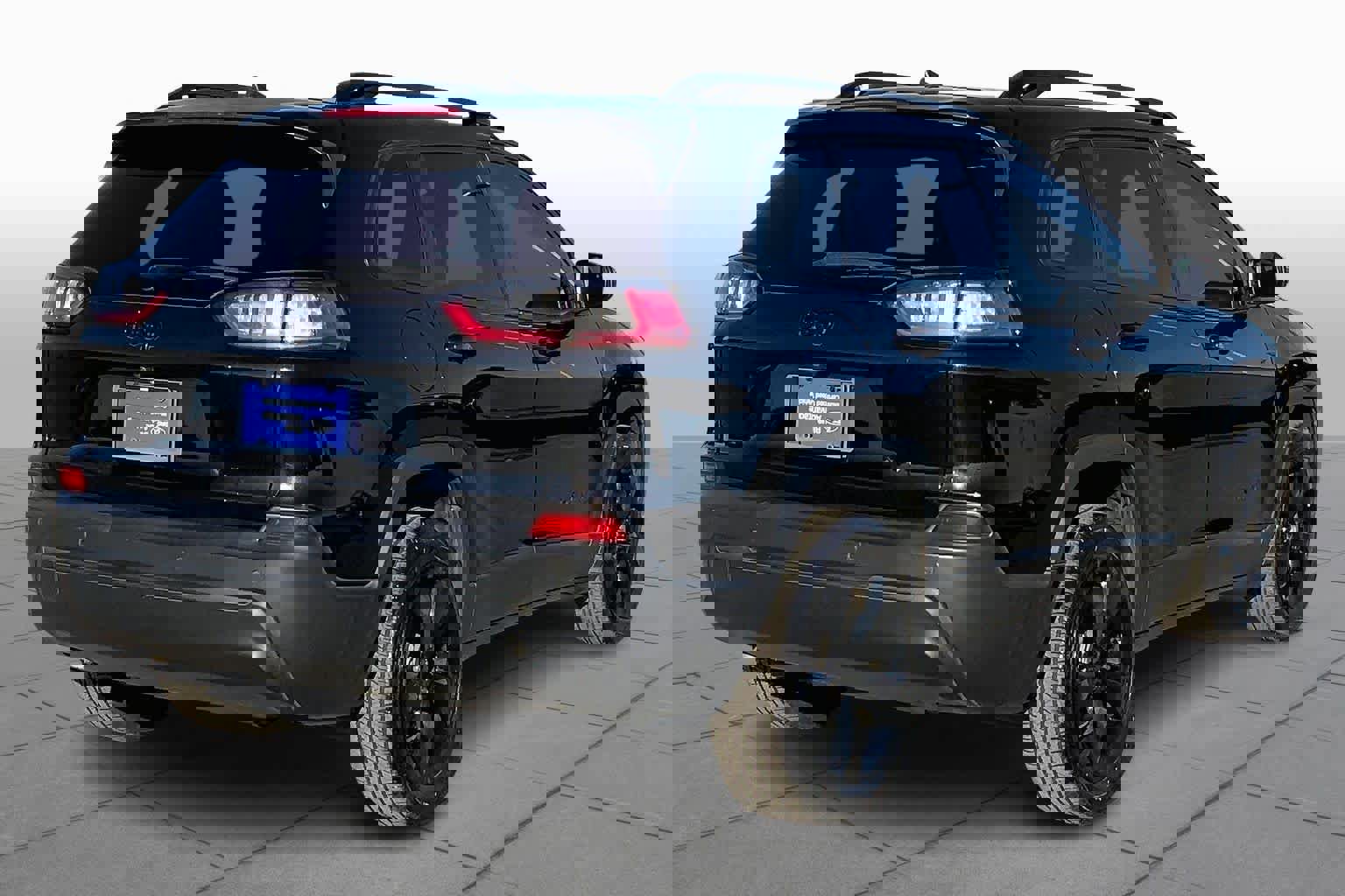 Used 2021 Jeep Cherokee Latitude Plus image 3