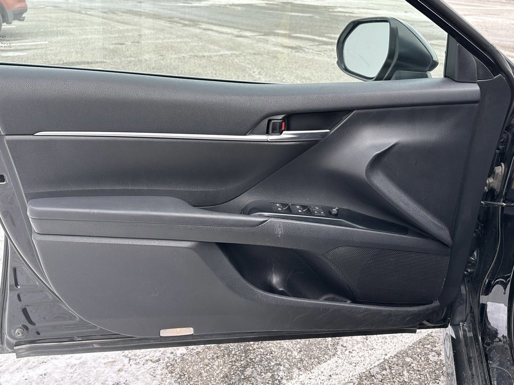 Used 2019 Toyota Camry LE image 12