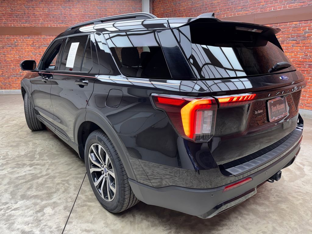 Certified 2025 Ford Explorer ST-Line AWD/4WD image 2