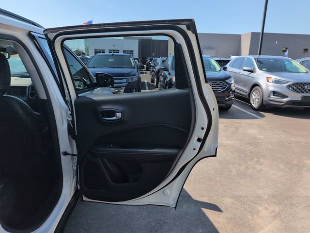 Used 2020 Jeep Compass Latitude w/ Cold Weather Group AWD/4WD image 16