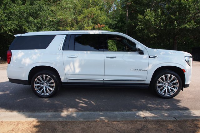 Used 2022 GMC Yukon XL Denali AWD/4WD image 8
