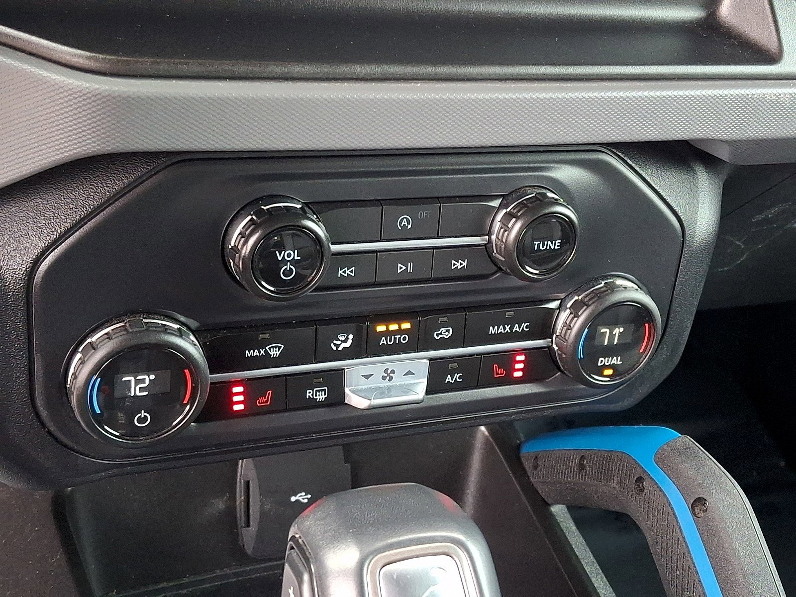 Certified 2023 Ford Bronco Black Diamond image 13