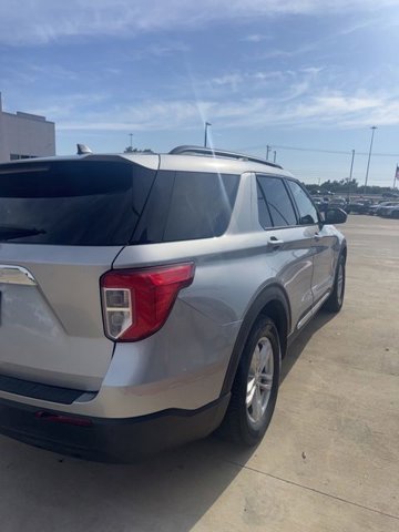 Certified 2022 Ford Explorer XLT RWD image 3