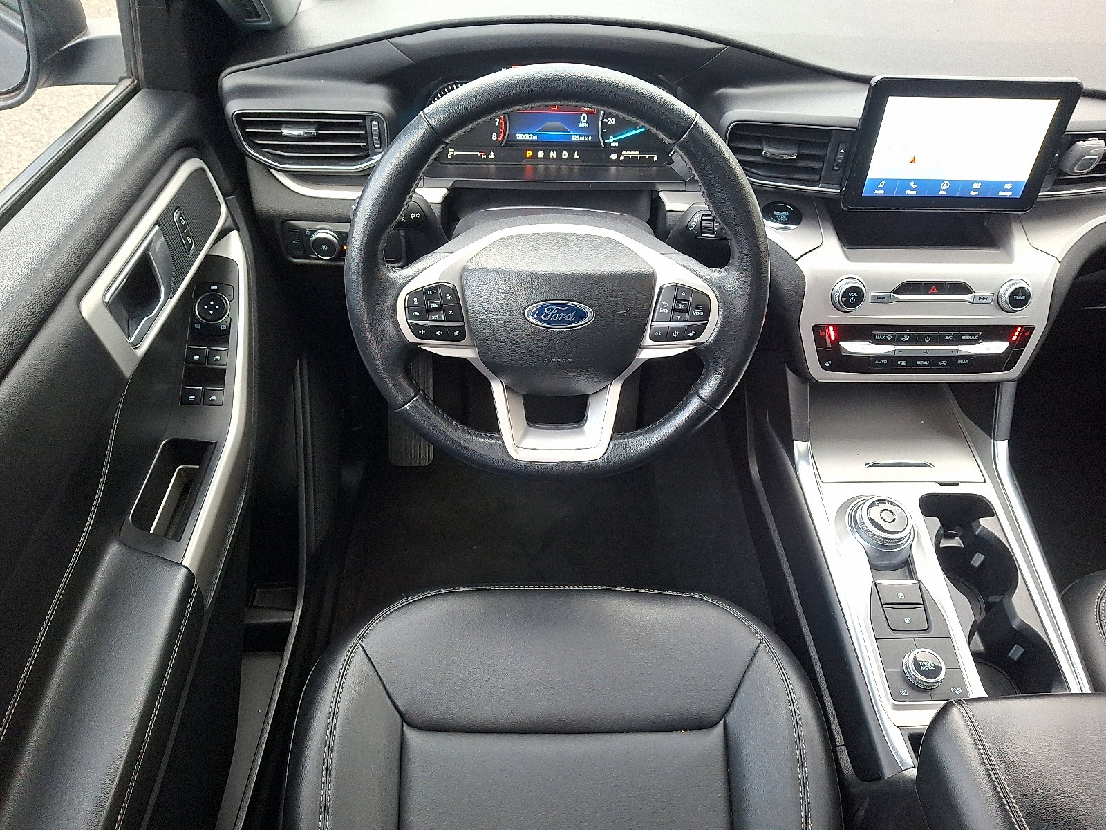 Certified 2022 Ford Explorer XLT w/ Equipment Group 202A image 11